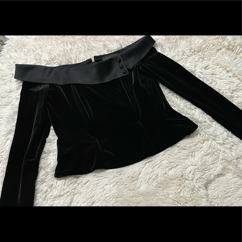 ALEX Evenings velvet, off the shoulder top